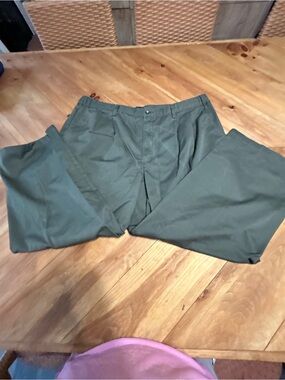 Men’s Basic Editions Olive Green Chino Pants